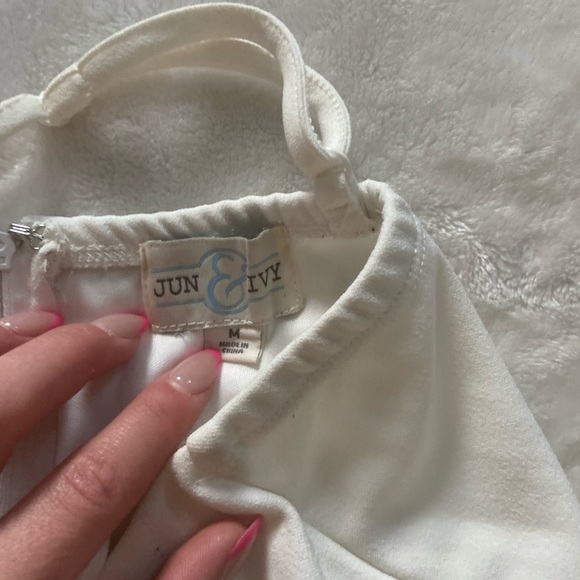 White Dress - Picture 4 of 4